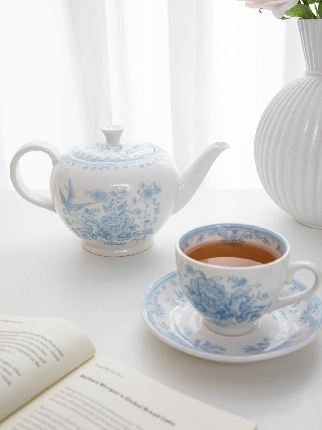 Coffee Tea English - Retro-Set aus blauem Pfingstrosen-Design: Nachmittagstee-Tasse und